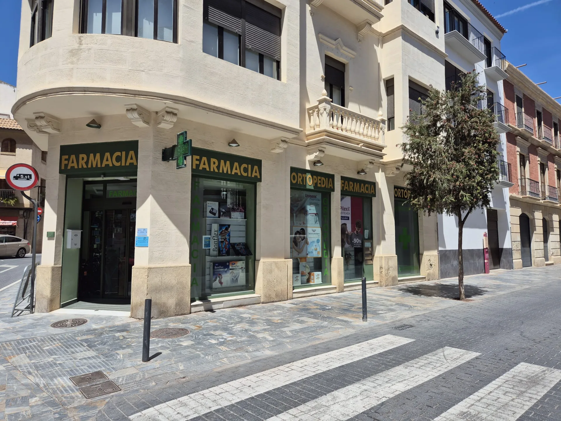 Escaparate de Farmacia Ortopedia Santo Domingo en Lorca