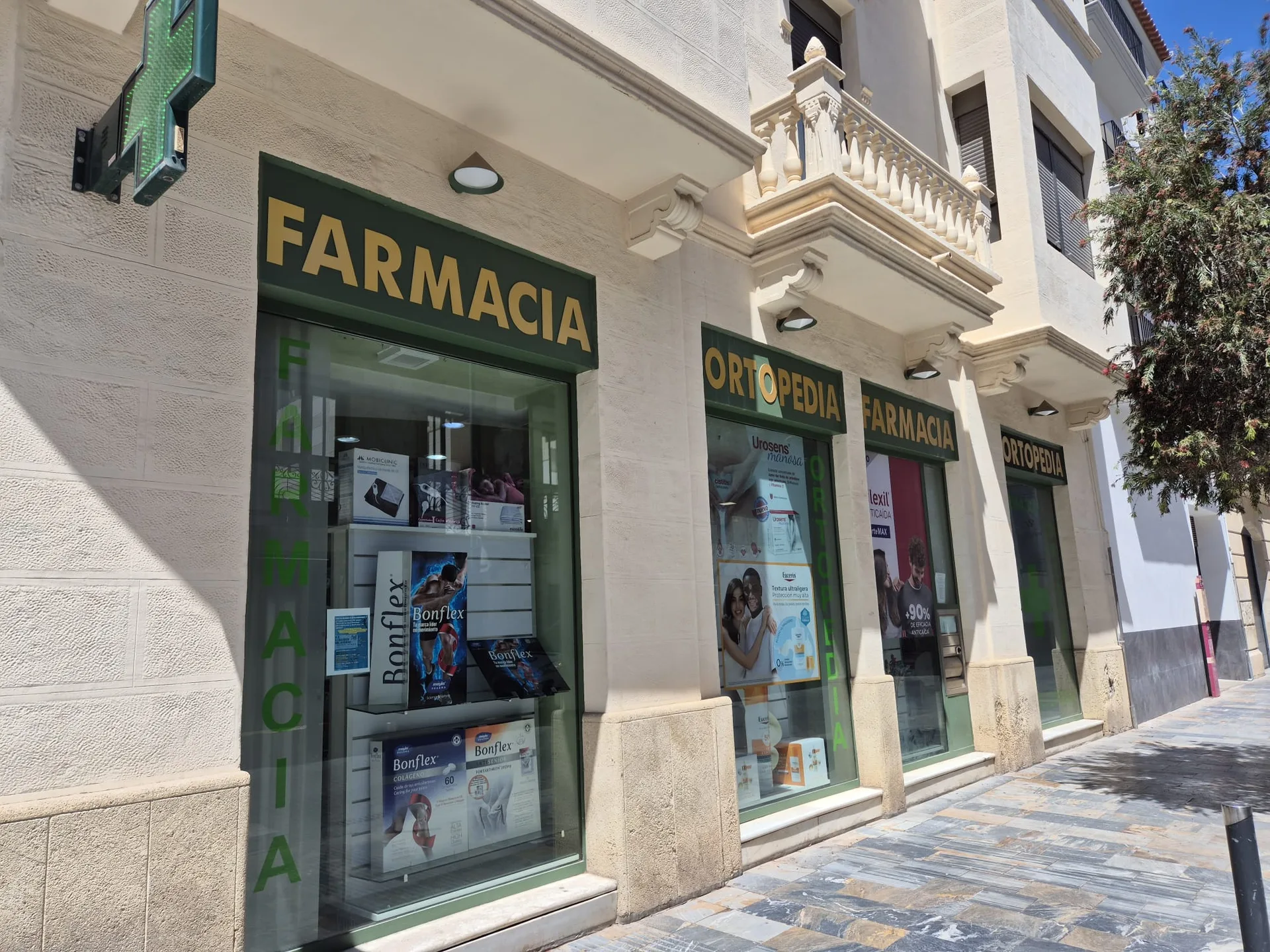 Escaparate con productos de ortopedia
