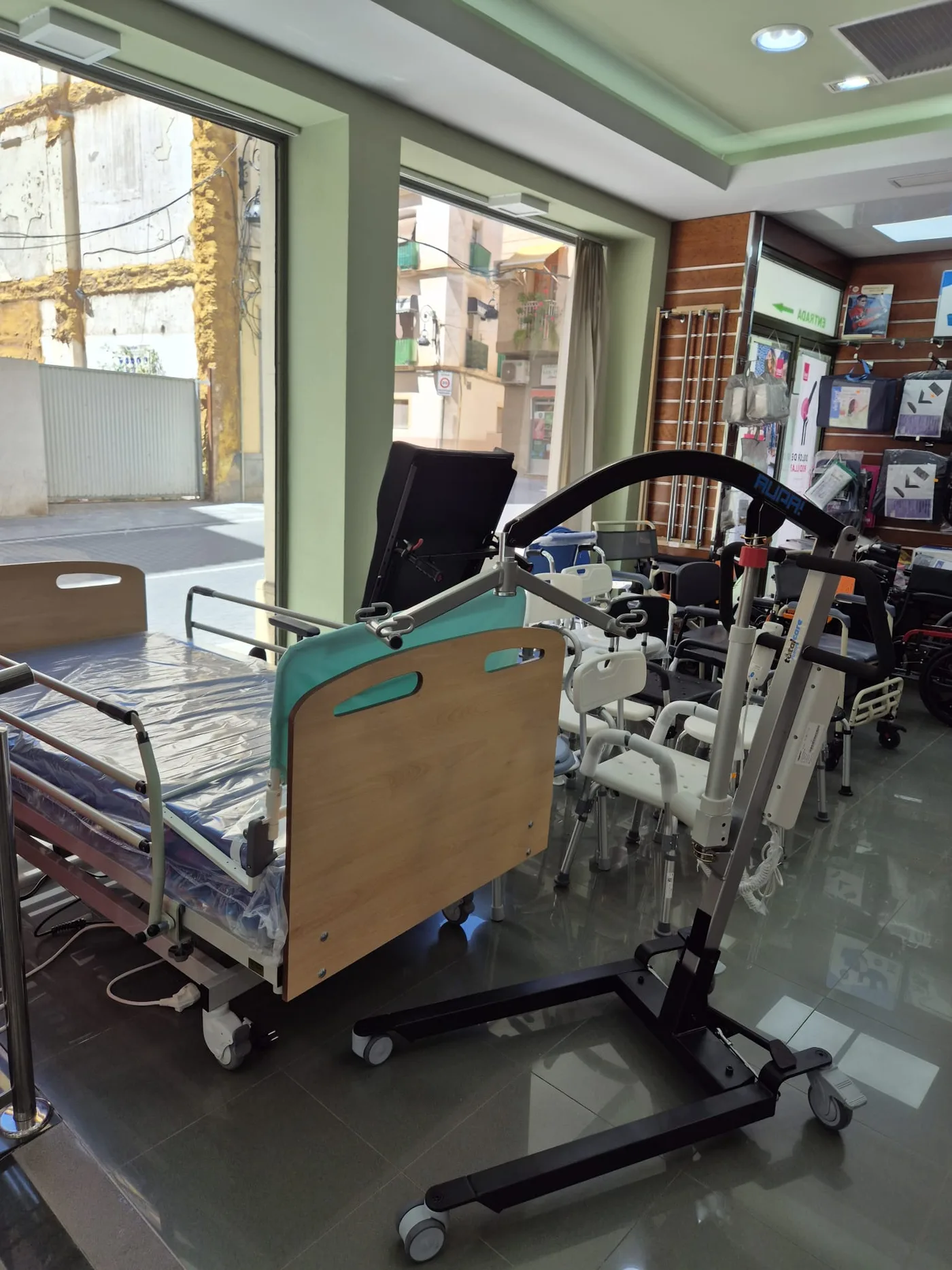 Sala de camas articuladas y productos ortopédicos en Farmacia Santo Domingo Lorca